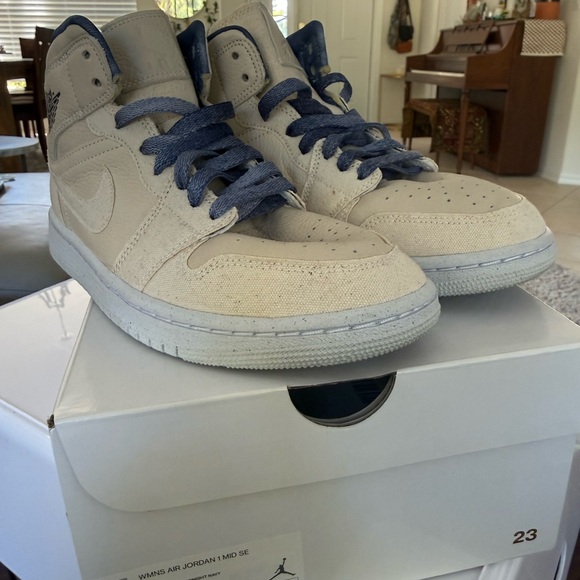 Nike Air Jordan 1 Mid SE Sanddrift - Picture 1 of 4